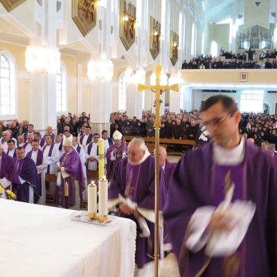 1 decembrie: Butea: Liturghia de înmormântare a părintelui Alois Dămoc