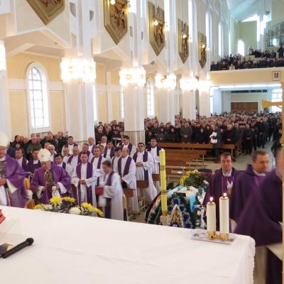 1 decembrie: Butea: Liturghia de înmormântare a părintelui Alois Dămoc