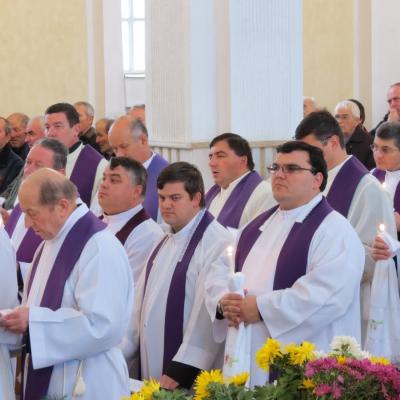 1 decembrie: Butea: Liturghia de înmormântare a părintelui Alois Dămoc