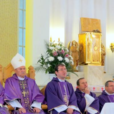 1 decembrie: Butea: Liturghia de înmormântare a părintelui Alois Dămoc
