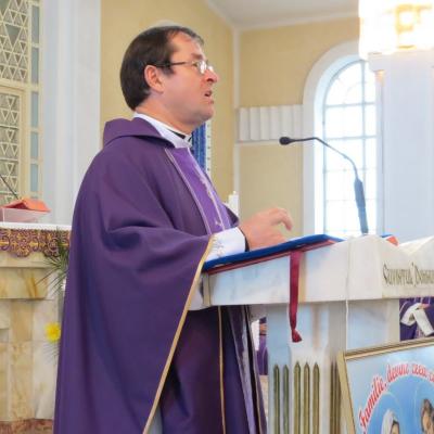 1 decembrie: Butea: Liturghia de înmormântare a părintelui Alois Dămoc