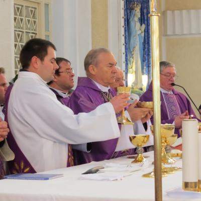 1 decembrie: Butea: Liturghia de înmormântare a părintelui Alois Dămoc