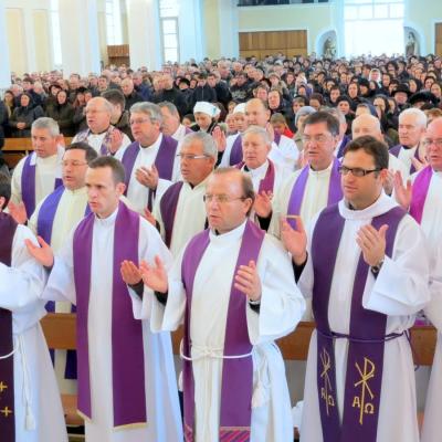 1 decembrie: Butea: Liturghia de înmormântare a părintelui Alois Dămoc