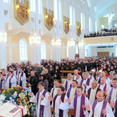 1 decembrie: Butea: Liturghia de înmormântare a părintelui Alois Dămoc