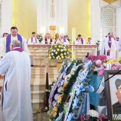1 decembrie: Butea: Liturghia de înmormântare a părintelui Alois Dămoc