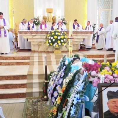 1 decembrie: Butea: Liturghia de înmormântare a părintelui Alois Dămoc