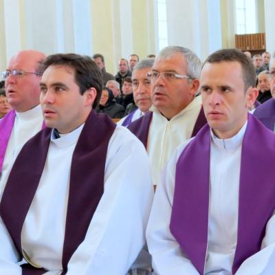 1 decembrie: Butea: Liturghia de înmormântare a părintelui Alois Dămoc