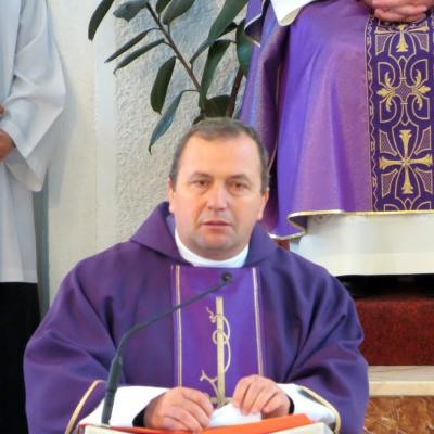 1 decembrie: Butea: Liturghia de înmormântare a părintelui Alois Dămoc