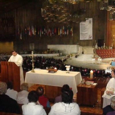 7-15 decembrie: Santa Maria de Guadalupe, „Împărăteasa Americii”. Pelerinaj la Guadalupe al unui grup de 44 pelerini români