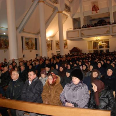 8 decembrie: Iugani: Inaugurarea noii biserici