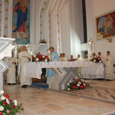 8 decembrie: Iugani: Inaugurarea noii biserici