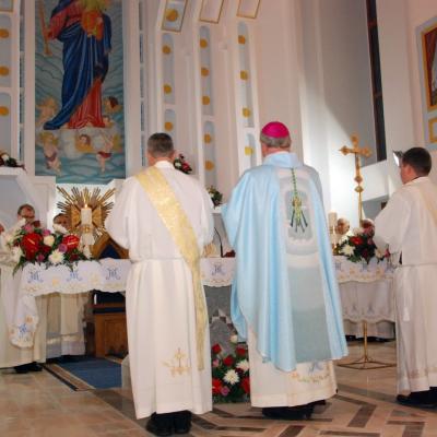 8 decembrie: Iugani: Inaugurarea noii biserici
