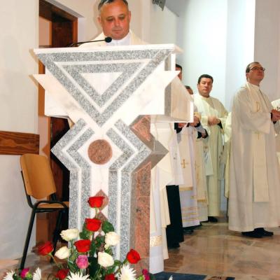 8 decembrie: Iugani: Inaugurarea noii biserici