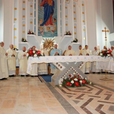 8 decembrie: Iugani: Inaugurarea noii biserici