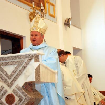 8 decembrie: Iugani: Inaugurarea noii biserici