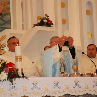 8 decembrie: Iugani: Inaugurarea noii biserici