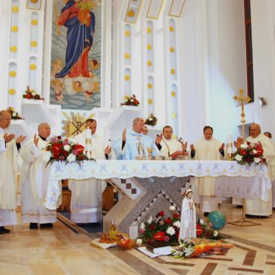 8 decembrie: Iugani: Inaugurarea noii biserici