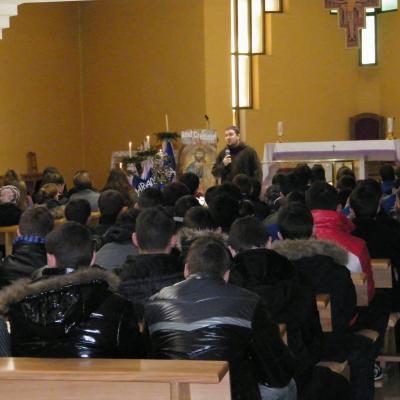 11-20 decembrie: Oneşti: Momente de înălţare sufletească la Liceul Teologic "Fericitul Ieremia"