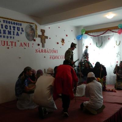 11-20 decembrie: Oneşti: Momente de înălţare sufletească la Liceul Teologic "Fericitul Ieremia"