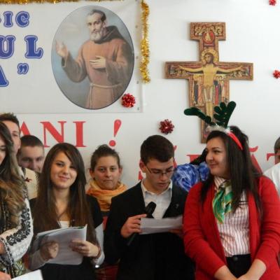 11-20 decembrie: Oneşti: Momente de înălţare sufletească la Liceul Teologic "Fericitul Ieremia"