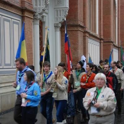 15 decembrie: Lumina păcii de la Betleem a ajuns în Dieceza de Iaşi
