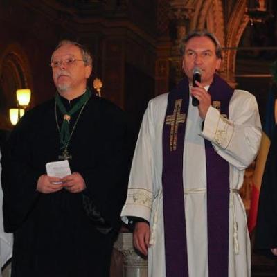 15 decembrie: Lumina păcii de la Betleem a ajuns în Dieceza de Iaşi