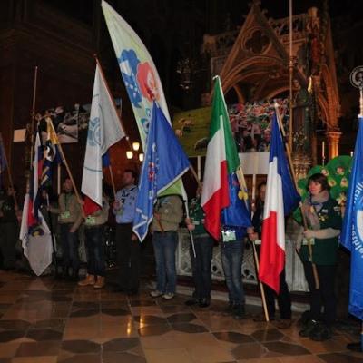 15 decembrie: Lumina păcii de la Betleem a ajuns în Dieceza de Iaşi