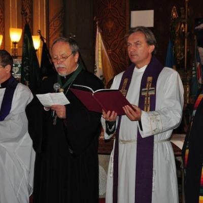 15 decembrie: Lumina păcii de la Betleem a ajuns în Dieceza de Iaşi