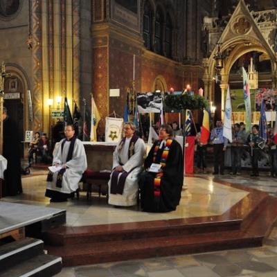 15 decembrie: Lumina păcii de la Betleem a ajuns în Dieceza de Iaşi