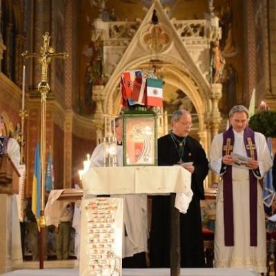 15 decembrie: Lumina păcii de la Betleem a ajuns în Dieceza de Iaşi