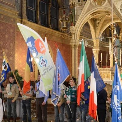 15 decembrie: Lumina păcii de la Betleem a ajuns în Dieceza de Iaşi
