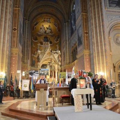 15 decembrie: Lumina păcii de la Betleem a ajuns în Dieceza de Iaşi