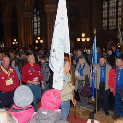 15 decembrie: Lumina păcii de la Betleem a ajuns în Dieceza de Iaşi