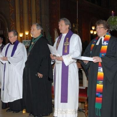 15 decembrie: Lumina păcii de la Betleem a ajuns în Dieceza de Iaşi