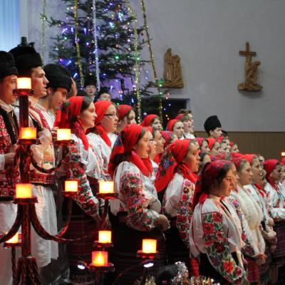 16 decembrie: Roman: Concertul de Crăciun la Institutul Teologic Franciscan