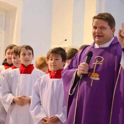 16 decembrie: Tămăşeni: Primirea şi binecuvântarea ministranţilor