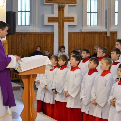 16 decembrie: Tămăşeni: Primirea şi binecuvântarea ministranţilor