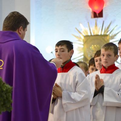 16 decembrie: Tămăşeni: Primirea şi binecuvântarea ministranţilor