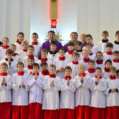 16 decembrie: Tămăşeni: Primirea şi binecuvântarea ministranţilor