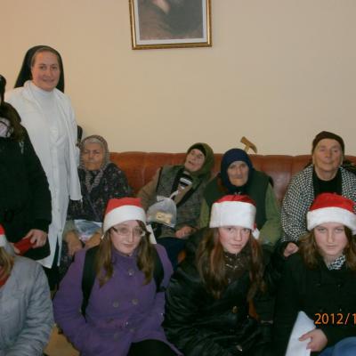 17-31 decembrie: Caritas Roman: Crăciunul la căminul pentru persoane vârstnice din Gherăeşti