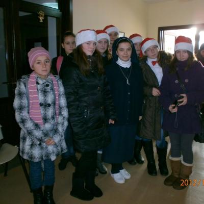 17-31 decembrie: Caritas Roman: Crăciunul la căminul pentru persoane vârstnice din Gherăeşti