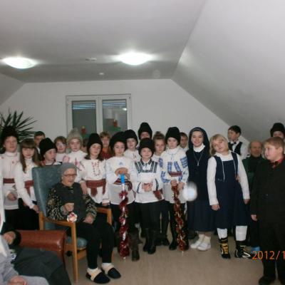 17-31 decembrie: Caritas Roman: Crăciunul la căminul pentru persoane vârstnice din Gherăeşti