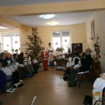17-31 decembrie: Caritas Roman: Crăciunul la căminul pentru persoane vârstnice din Gherăeşti