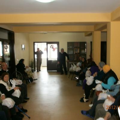17-31 decembrie: Caritas Roman: Crăciunul la căminul pentru persoane vârstnice din Gherăeşti