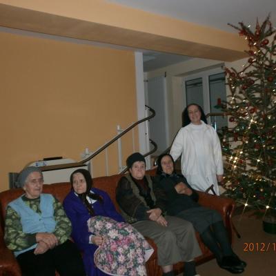 17-31 decembrie: Caritas Roman: Crăciunul la căminul pentru persoane vârstnice din Gherăeşti