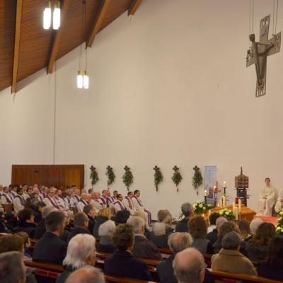 12 ianuarie: Bregenz (Austria): Despărţirea de prelatul Albert Holenstein: "O candelă care a ars pentru alţii"