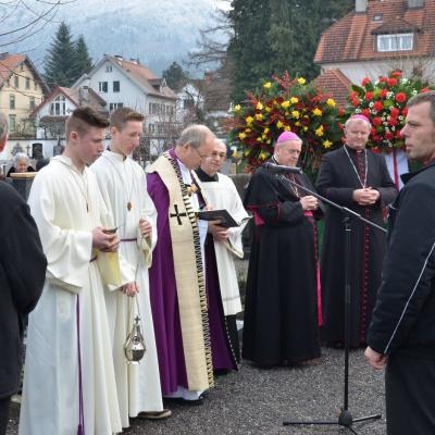 12 ianuarie: Bregenz (Austria): Despărţirea de prelatul Albert Holenstein: "O candelă care a ars pentru alţii"