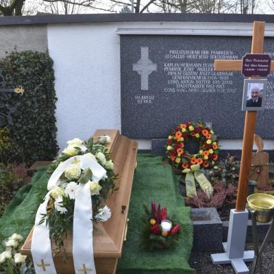 12 ianuarie: Bregenz (Austria): Despărţirea de prelatul Albert Holenstein: "O candelă care a ars pentru alţii"