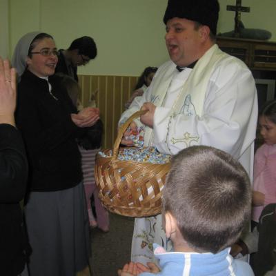 15 ianuarie: Baraţi: Binecuvântarea casei de copii în noul an