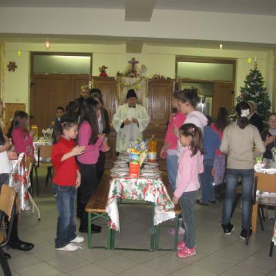 15 ianuarie: Baraţi: Binecuvântarea casei de copii în noul an